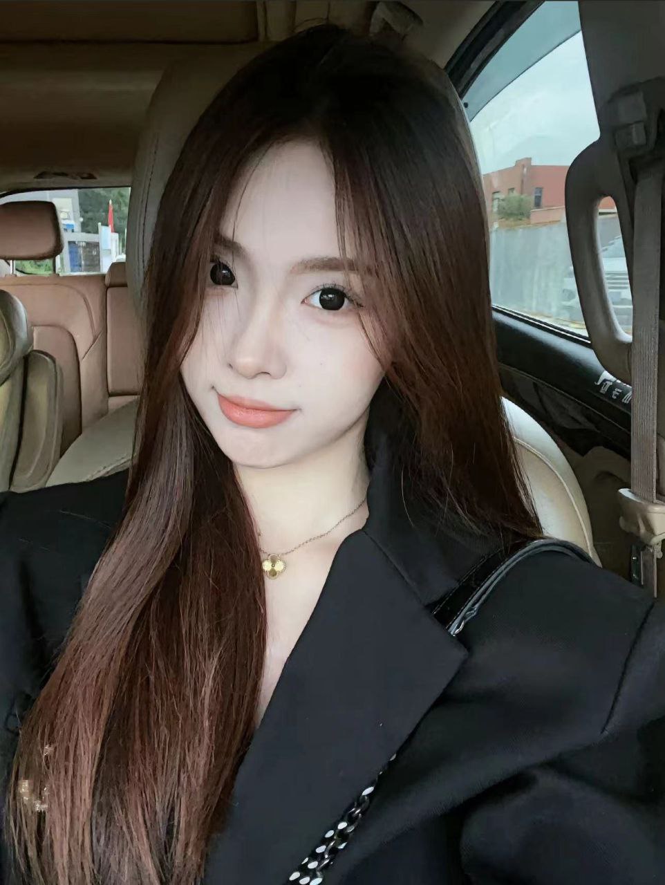 端庄大气小姐姐